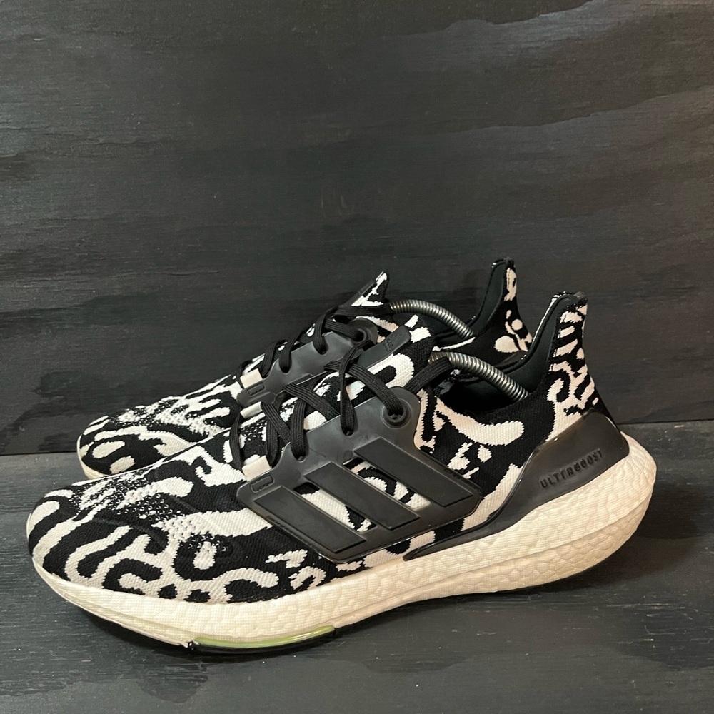 Adidas Ultraboost 22 Men’s Size 12 Black White Zebra Shoes Sneakers GX6300 - Picture 2 of 8